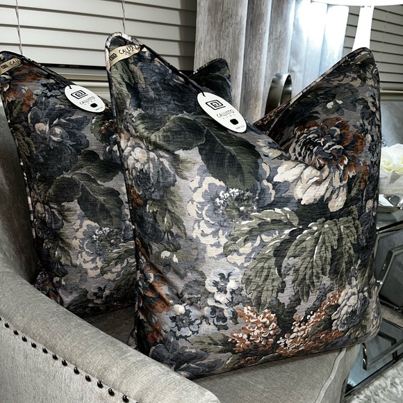 1-NWT CALLISTO HOME LUXURY VELVET FLORAL DESIGN DECORATIVE PILLOW - Picture 8 of 15